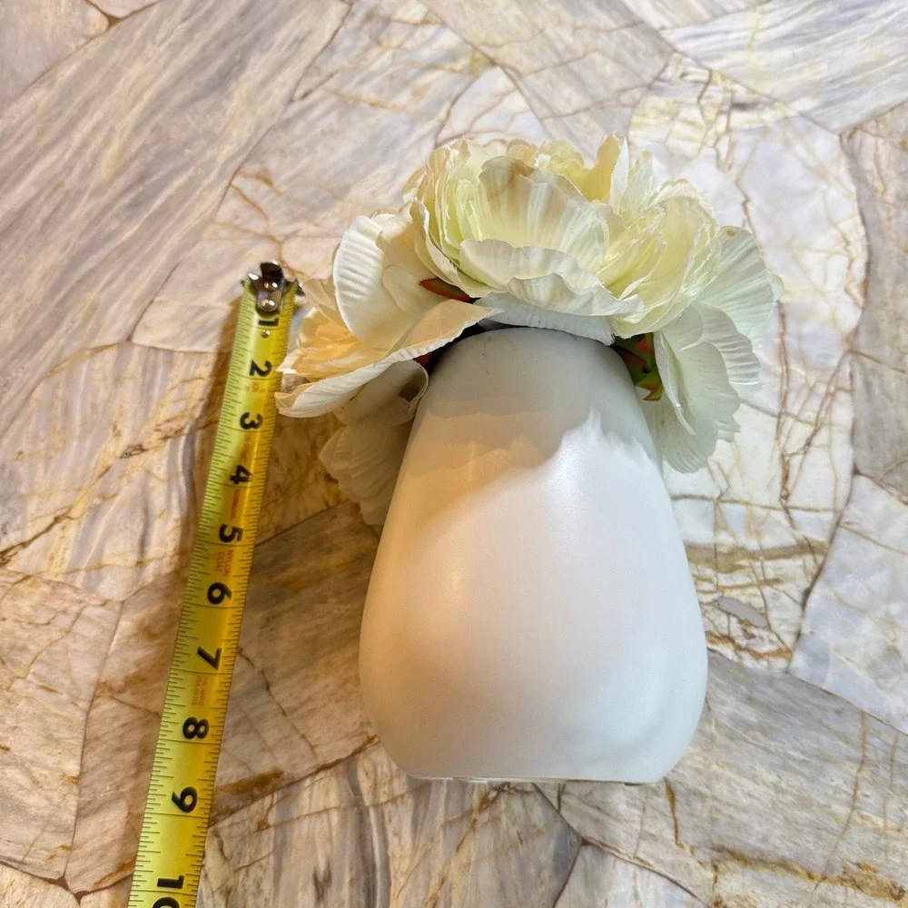 Cream White Peony Flower Arrangement‎ In Modern Ceramic Vase